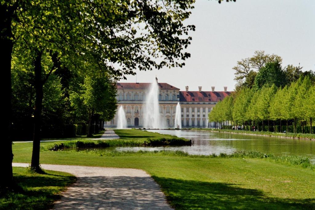 Hotel Blauer Karpfen Oberschleißheim Eksteriør billede